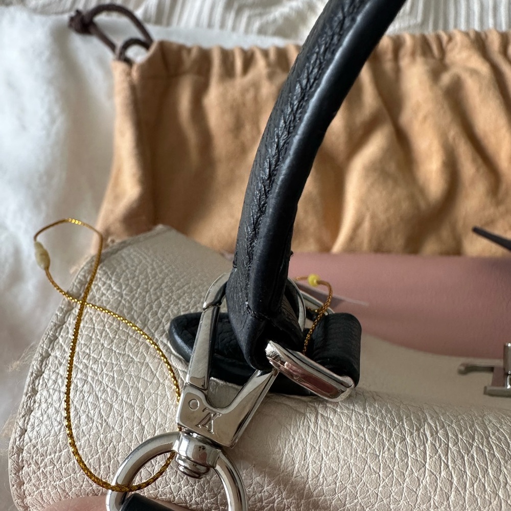 Louis Vuitton LockMe Ever MM Two Way Rose, Black, Cream Shoulder Bag - Picture 10 of 14